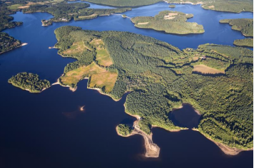 Vue aérienne du Lac de Vassivière F Larrey - Regards du Vivant